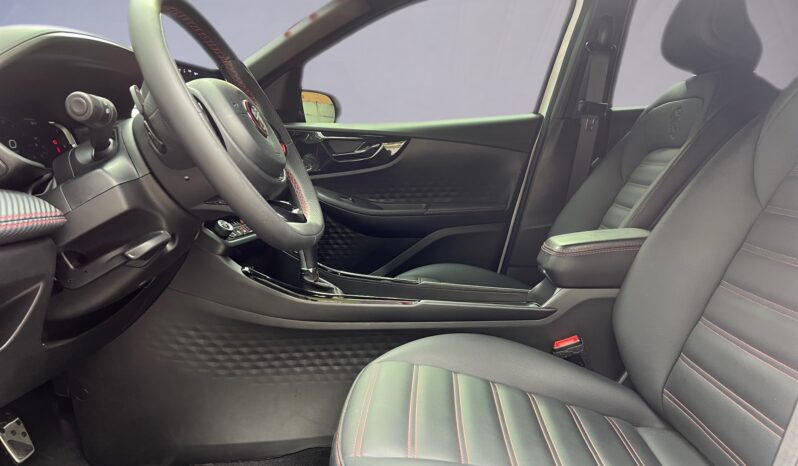 Fastback Abarth 2025 cheio