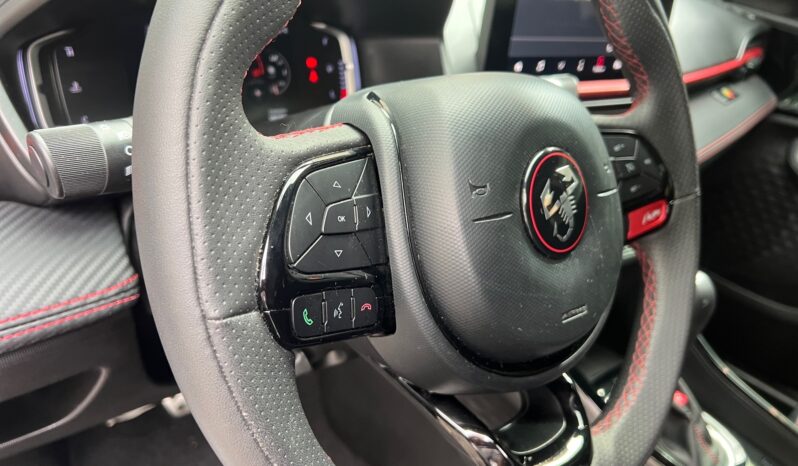 Fastback Abarth 2025 cheio