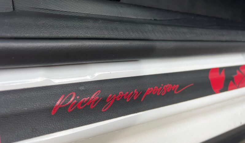 Fastback Abarth 2025 cheio