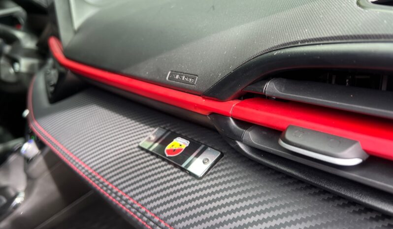 Fastback Abarth 2025 cheio