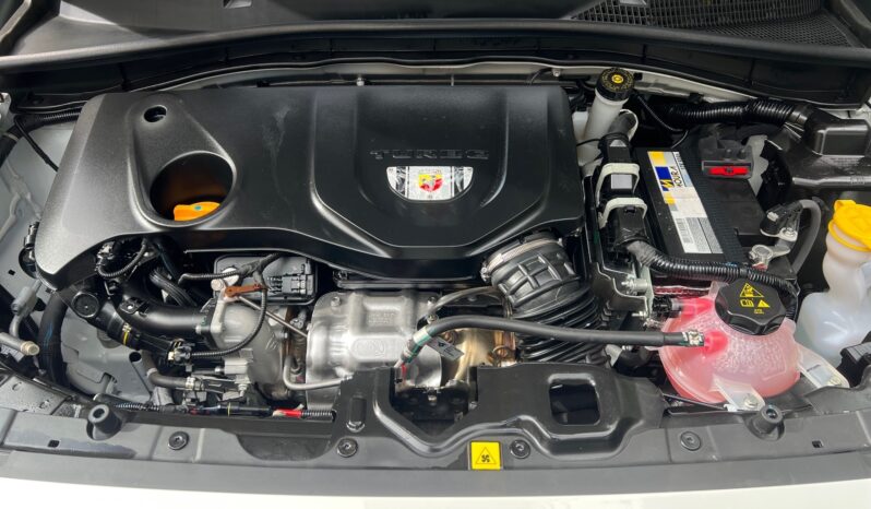 Fastback Abarth 2025 cheio